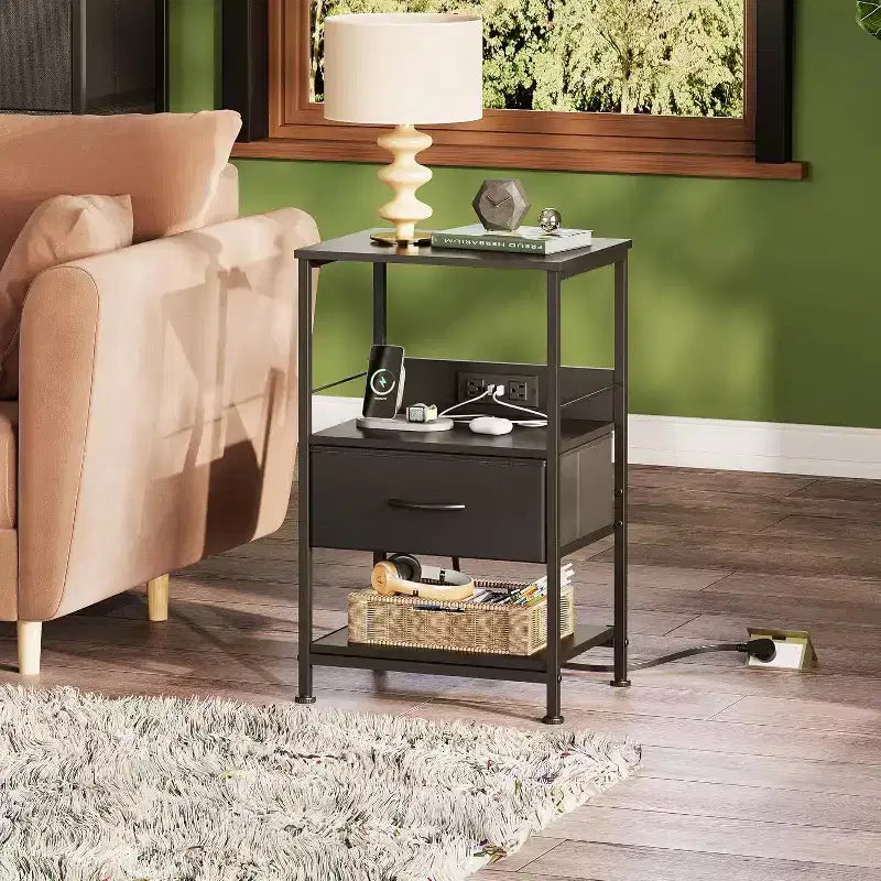 Table de chevet LED avec station de recharge, tiroir en tissu réglable, table d'appoint compacte de rangement à 3 niveaux pour chambre à coucher
